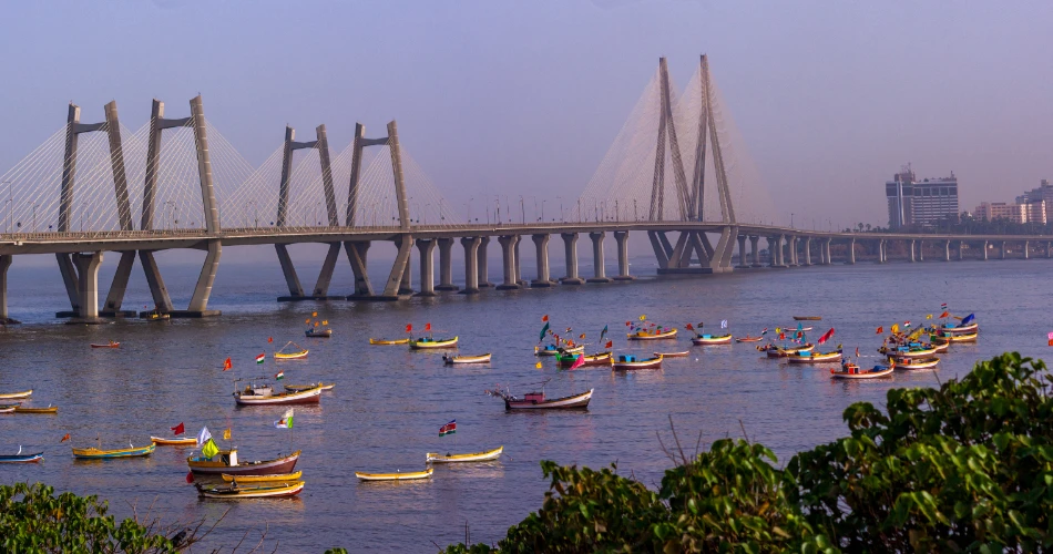 班德拉-沃尔利海桥。孟买的夜间工程奇迹