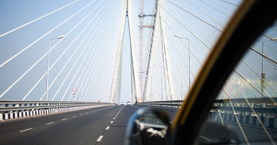 班德拉-沃尔利海桥。孟买的夜间工程奇迹