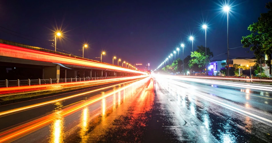 班德拉-沃尔利海桥。孟买的夜间工程奇迹